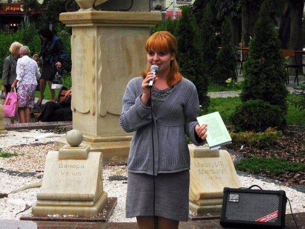 У центрі Луцька декламували вірші. ФОТО